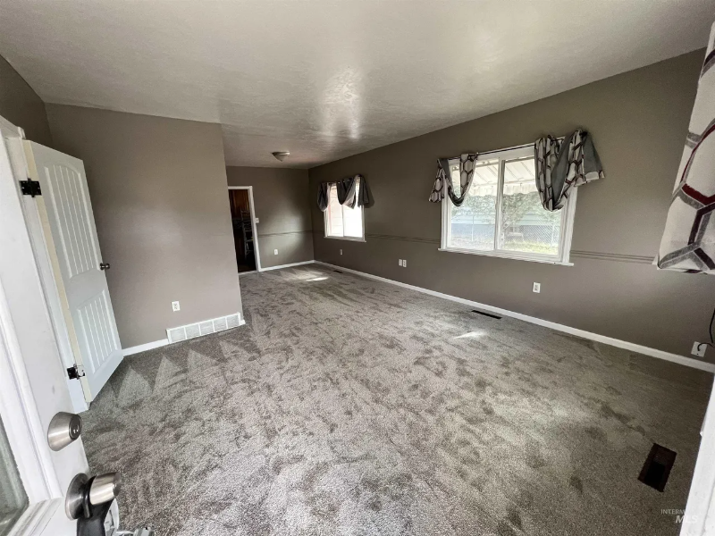 628 4th Ave N - Photo 7 of 15