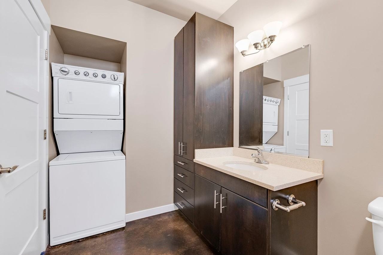 2602 E 20th St #301 - Photo 7 of 12