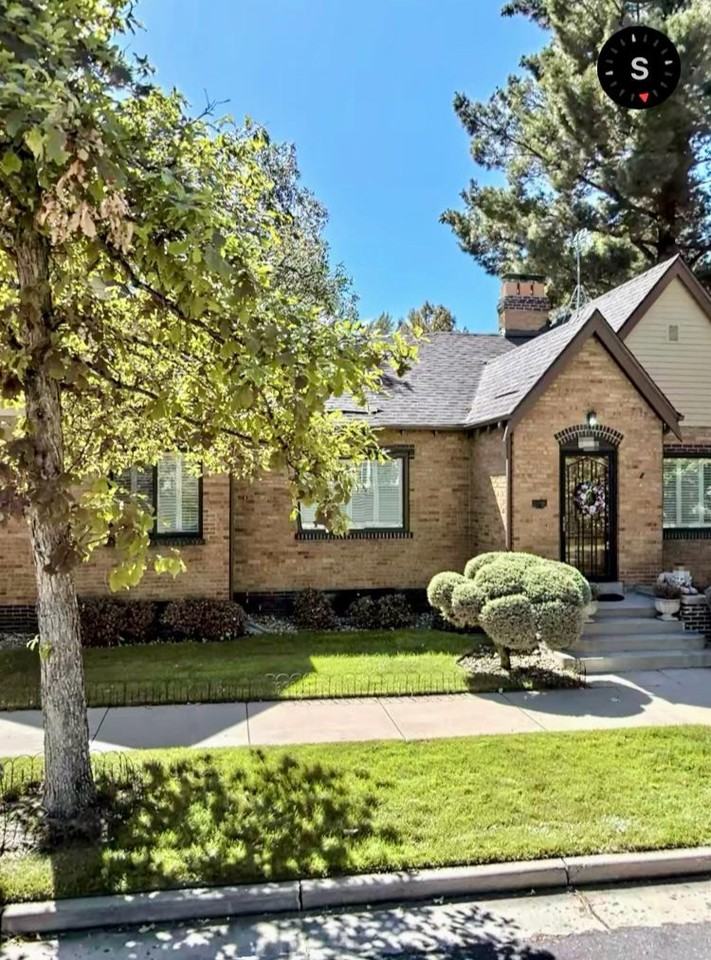 400 S Race St - Photo 2 of 8