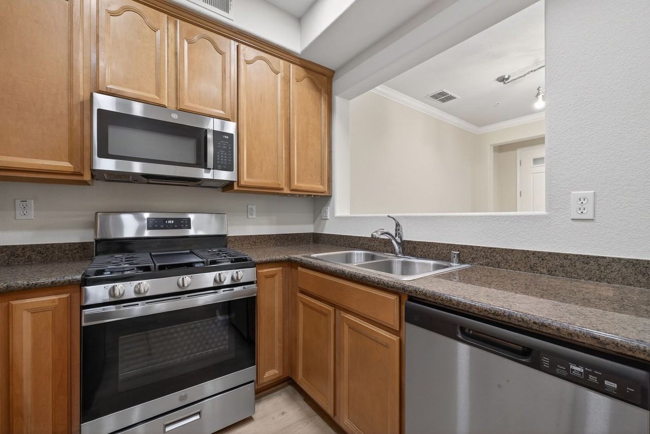 8188 Crystal Walk Cir - Photo 5 of 20