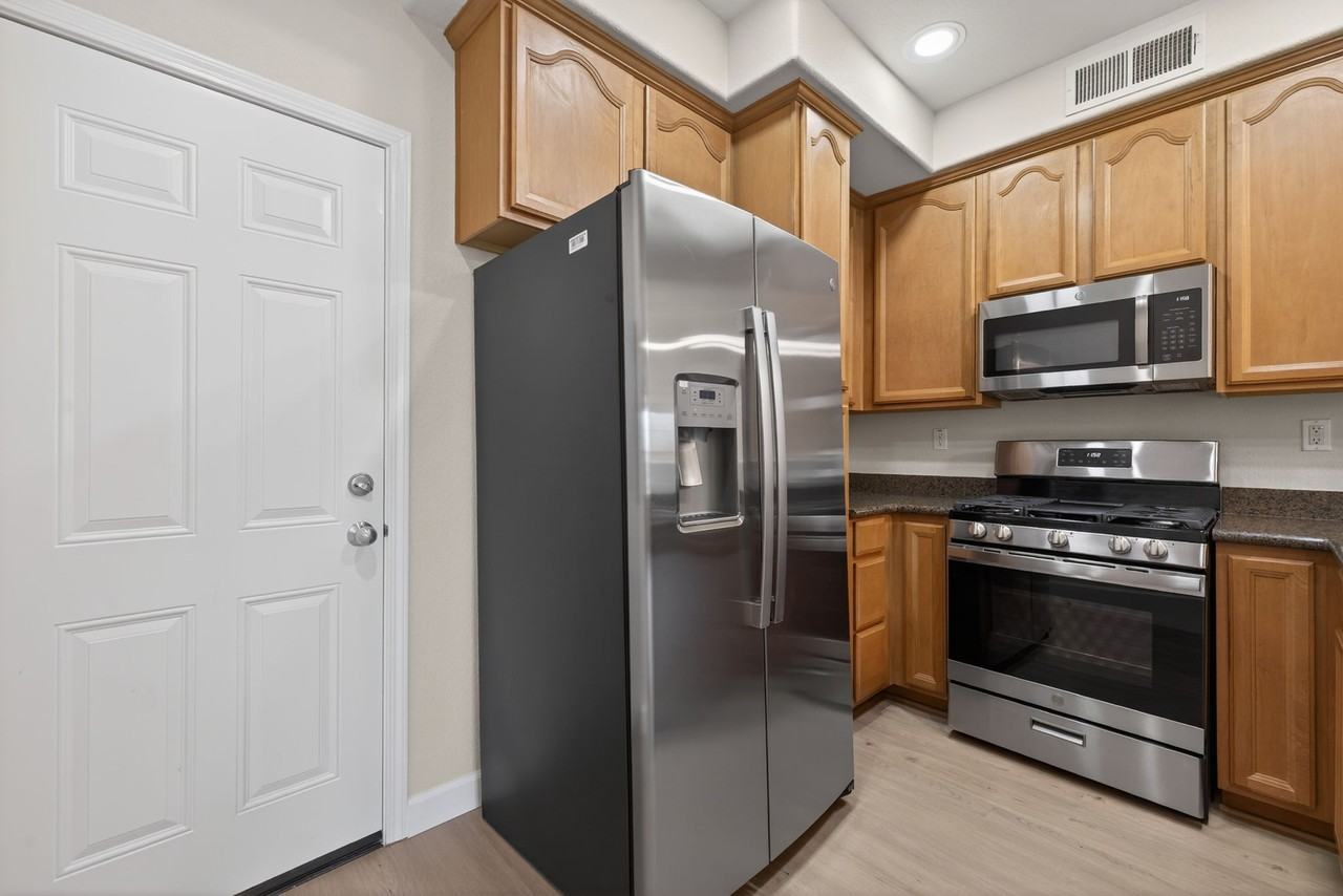 8188 Crystal Walk Cir - Photo 6 of 20