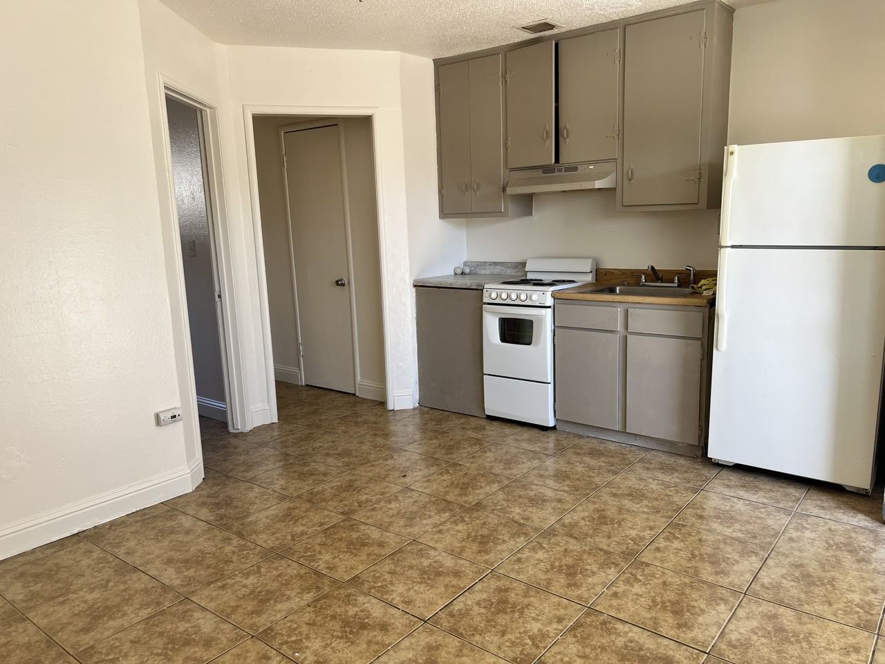 404 Central Ave #C - Photo 2 of 9