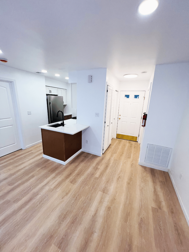 112 Longfield Ct - Photo 2 of 18