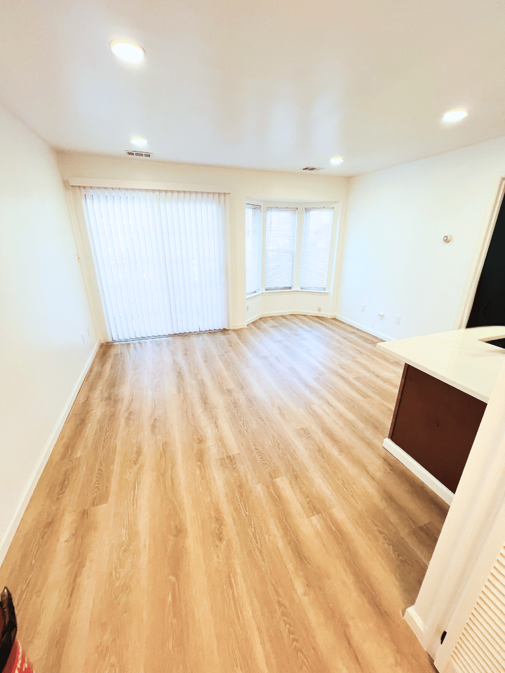 112 Longfield Ct - Photo 3 of 18