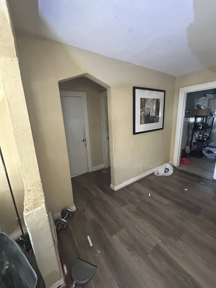 4025 Beachwood Ave - Photo 3 of 20