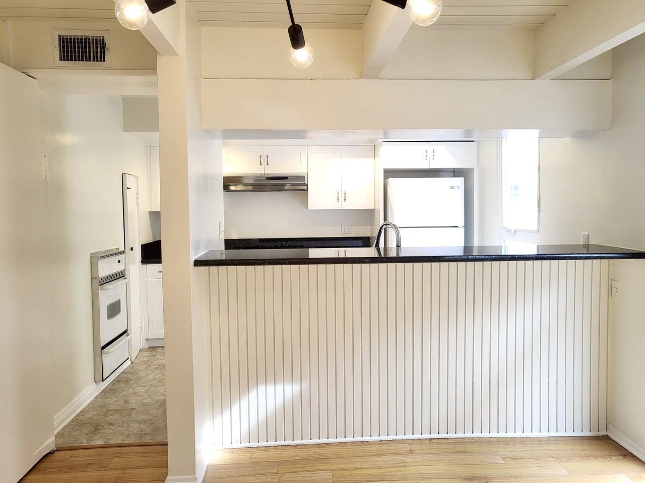 312 S Elm Dr #10 - Photo 3 of 7