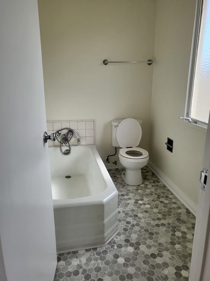 312 S Elm Dr #10 - Photo 6 of 7