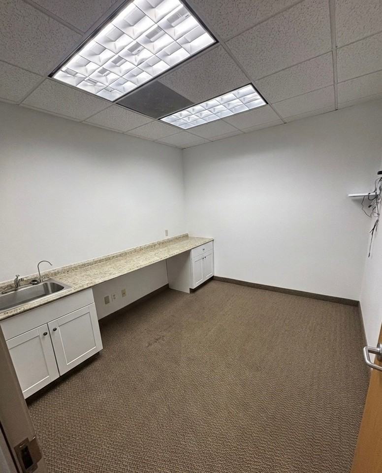 18022 Cowan #270 - Photo 3 of 3