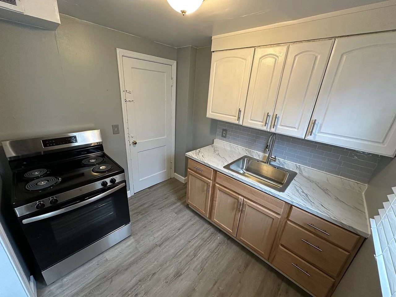 712 Taunton Pl #714 - Photo 2 of 8