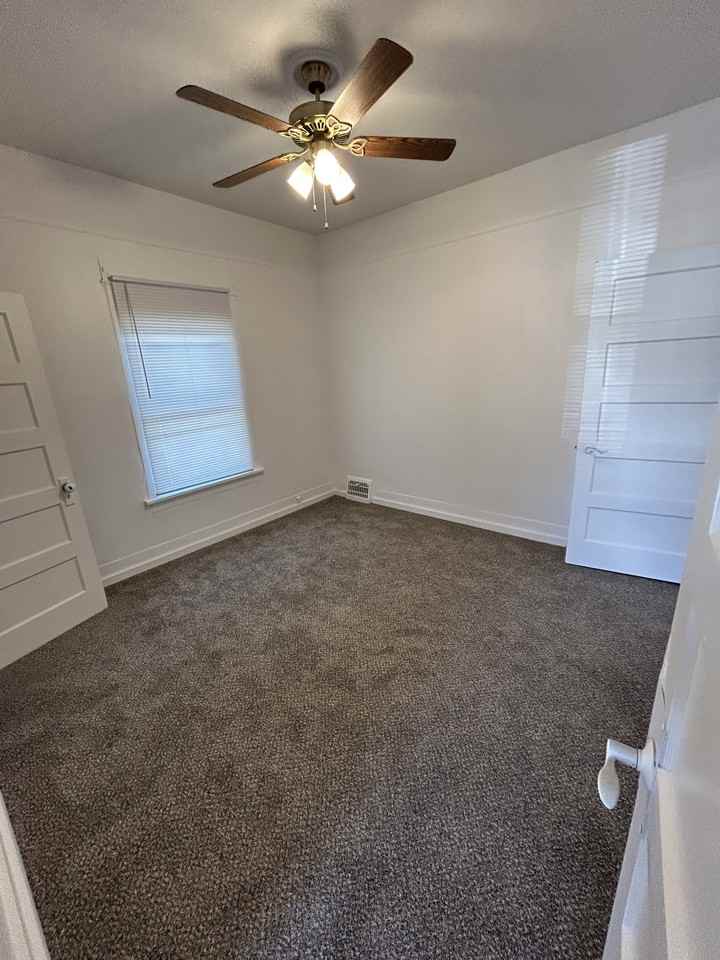 800 6th Ave N - Photo 3 of 19