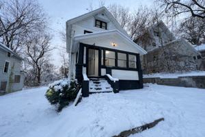 featured image of 712 Roselle Ave