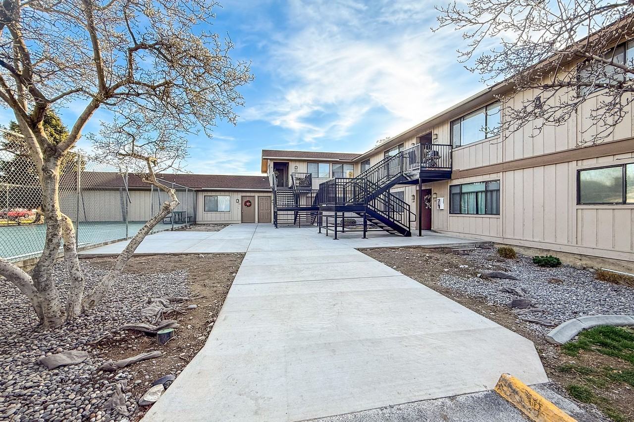 Avalon Court Apartments - Photo 2 of 36