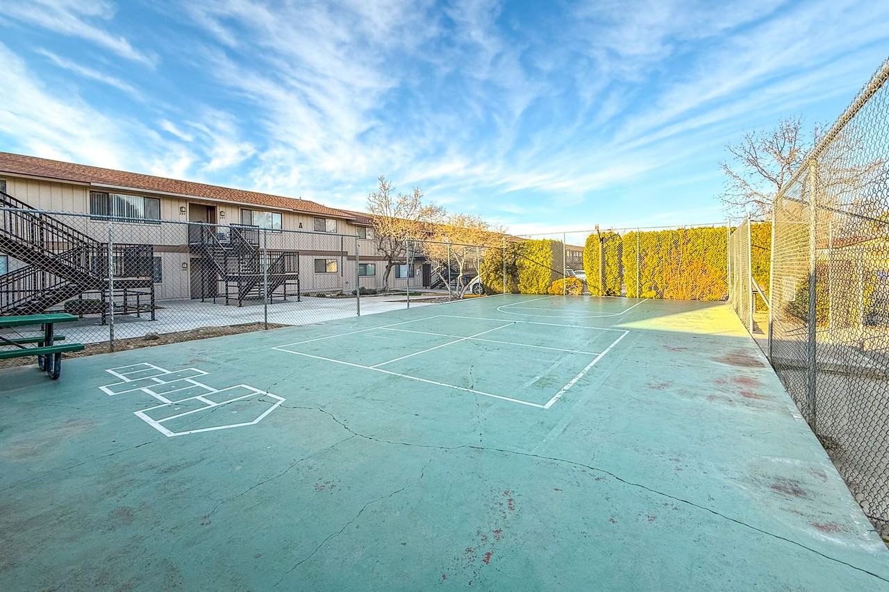 Avalon Court Apartments - Photo 3 of 36