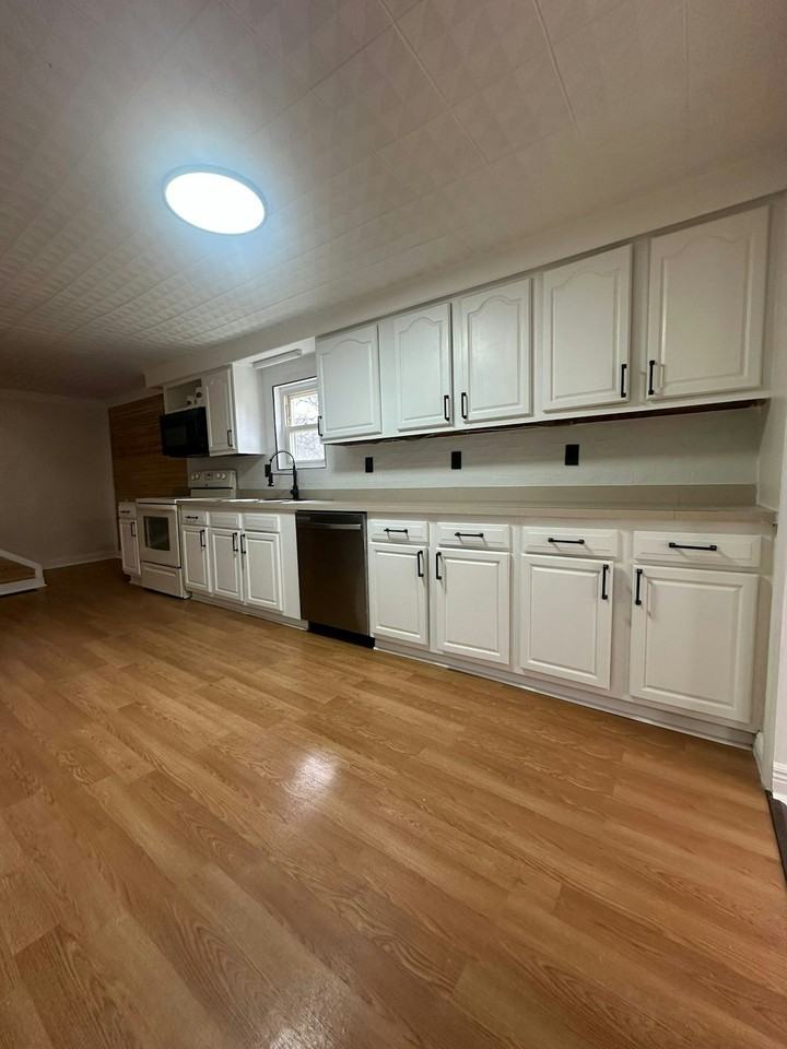 125 East Market Street - Photo 4 of 23