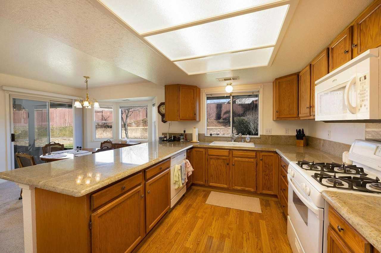 2111 Sophy Place - Photo 4 of 17