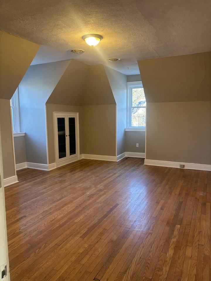 509 Monroe Avenue, Unit 3 - Photo 4 of 26