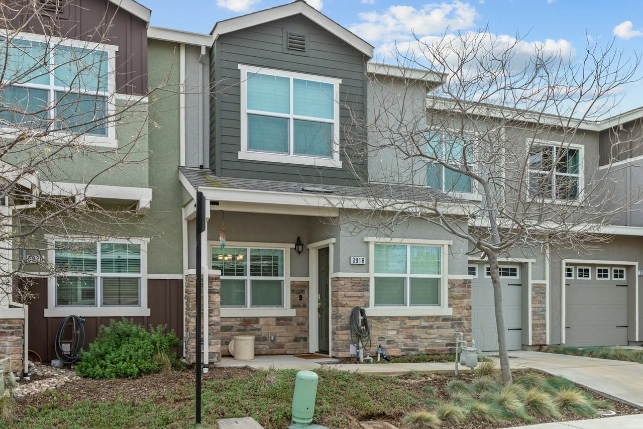 3918 Wickman Loop - Photo 3 of 37