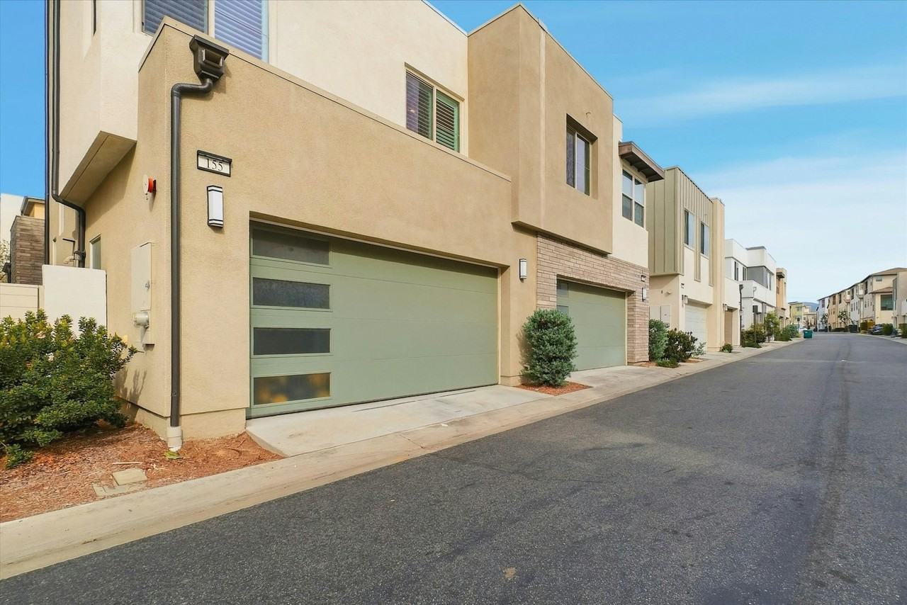 155 Spectacle - Photo 3 of 41