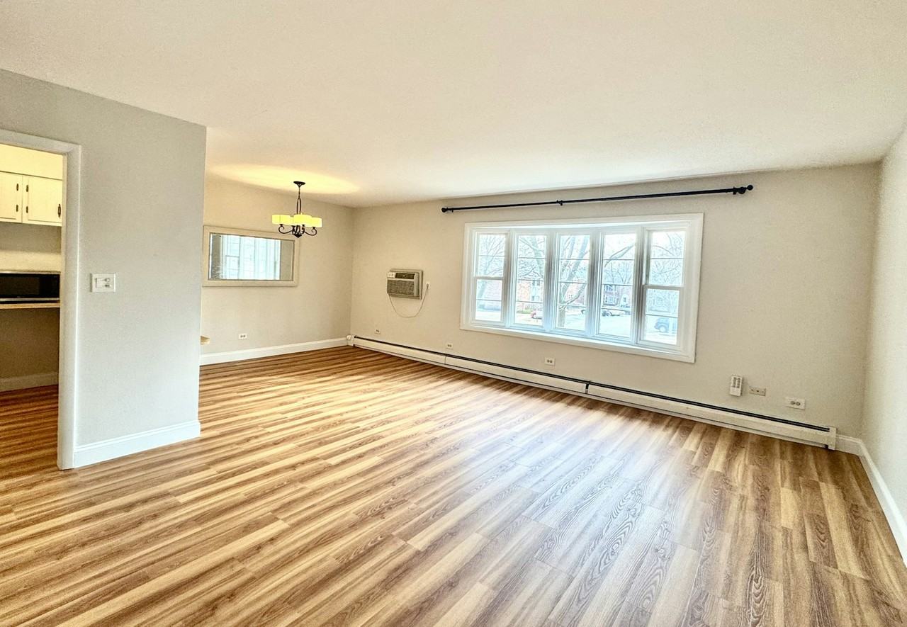 510 W Eastman St, Unit 2E - Photo 2 of 12