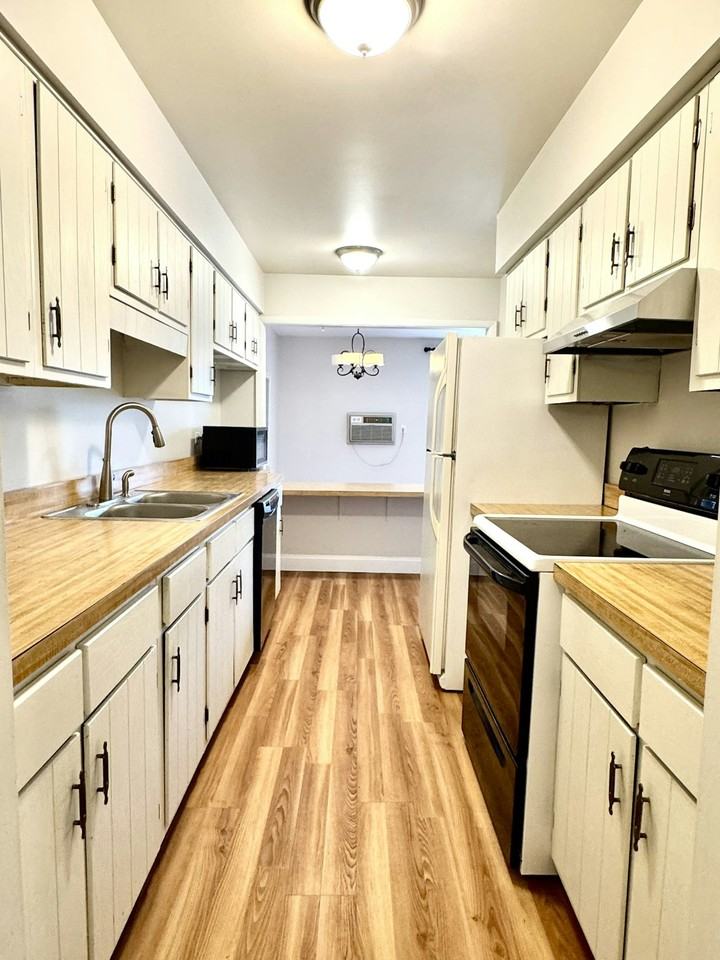 510 W Eastman St, Unit 2E - Photo 4 of 12