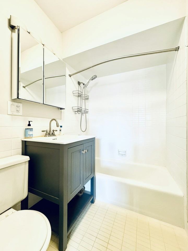 510 W Eastman St, Unit 2E - Photo 6 of 12