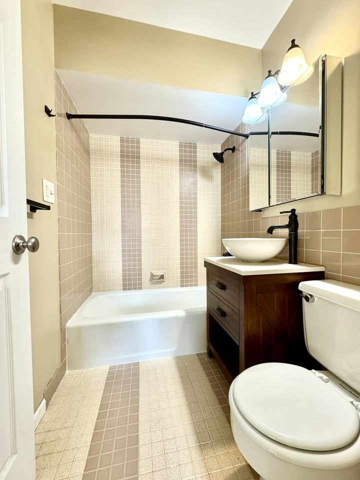 510 W Eastman St, Unit 2E - Photo 7 of 12