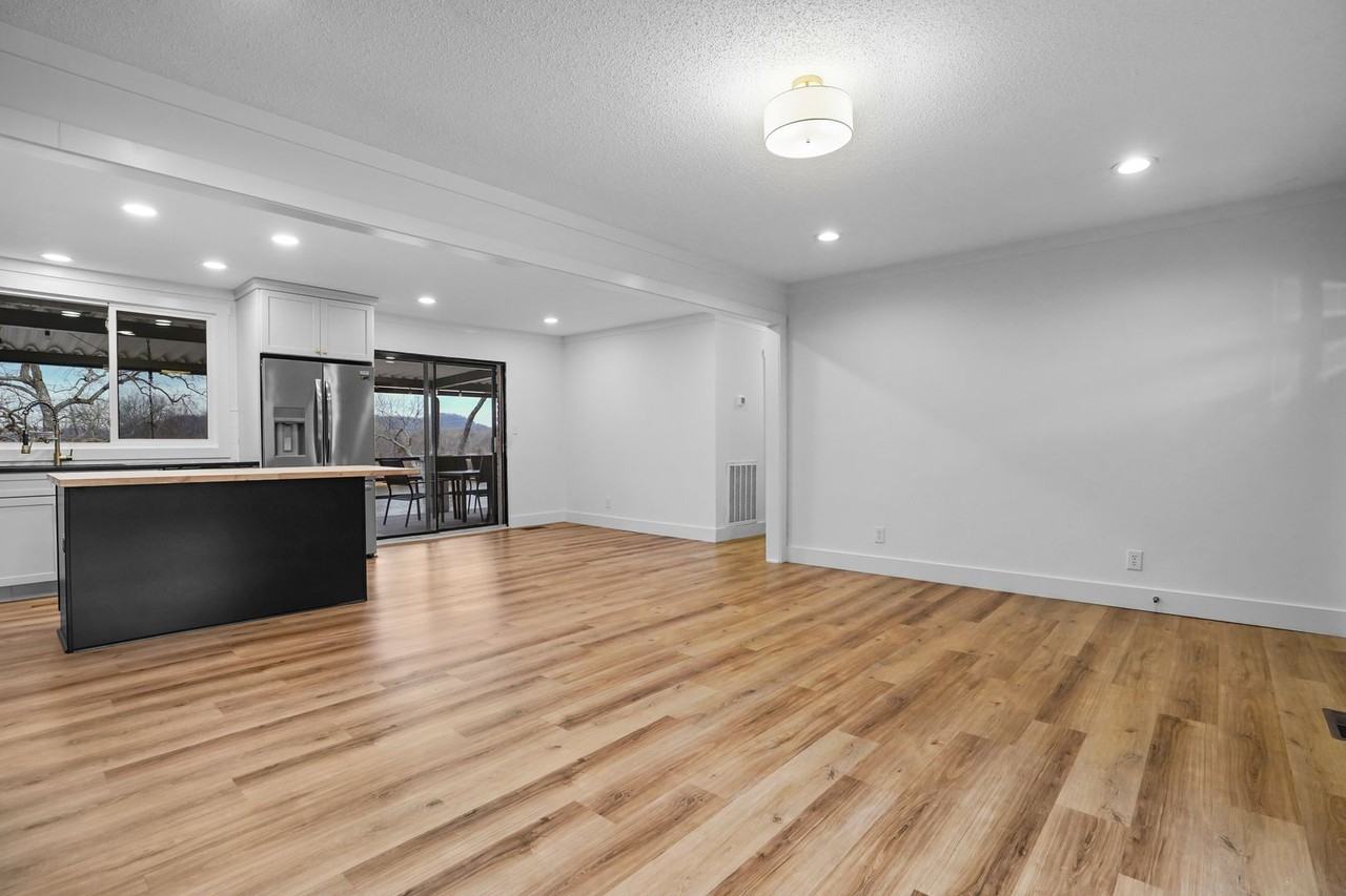 6620 Upton Ln - Photo 7 of 41