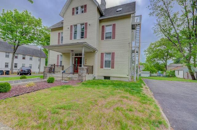 239 Vine St - Photo 2 of 10