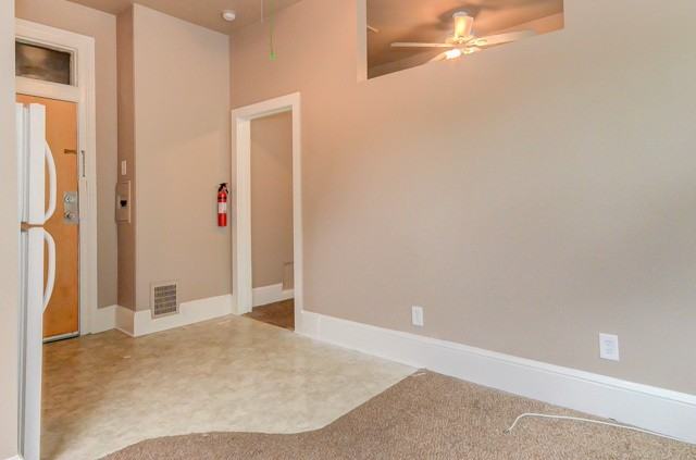 239 Vine St - Photo 4 of 10