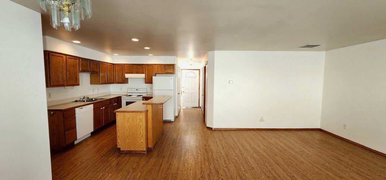 1326 S Skyline Dr - GRQ - WA - Photo 3 of 20