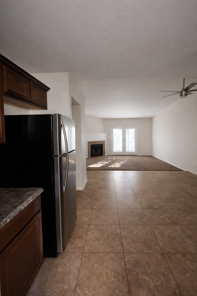 3021 N 24th Dr - Photo 3 of 10