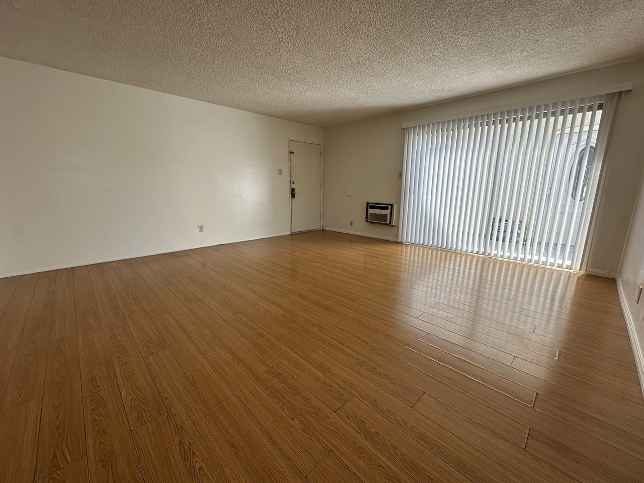 4860 Canoga st. - Photo 3 of 15