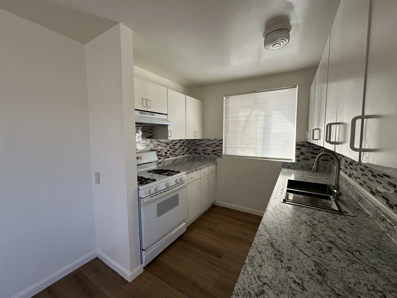 4860 Canoga st. - Photo 5 of 15