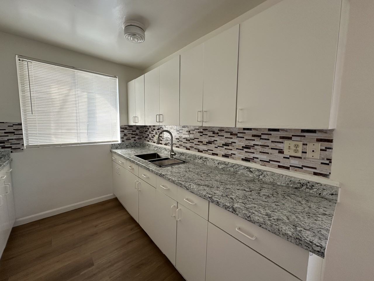 4860 Canoga st. - Photo 6 of 15