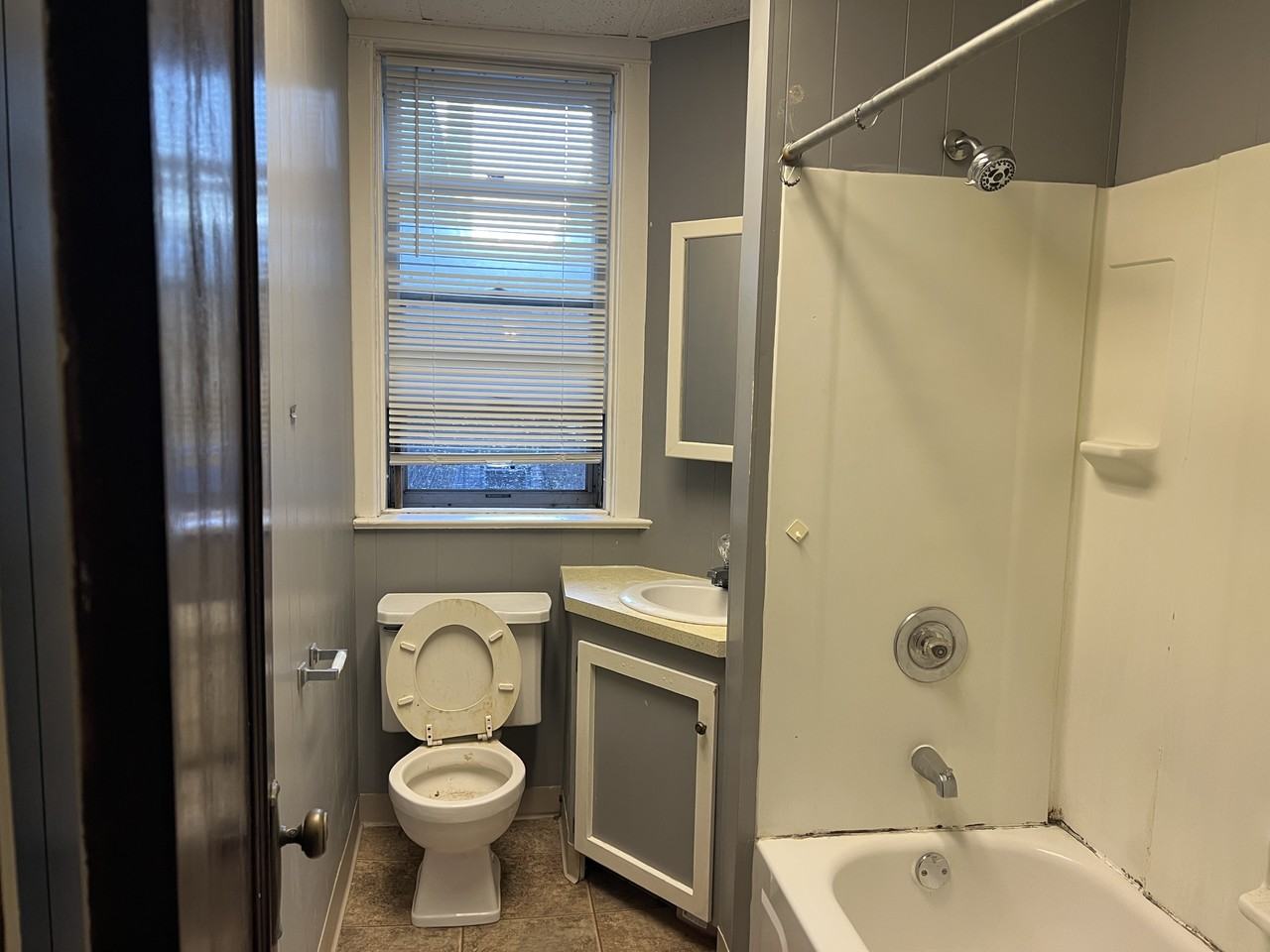 406 North Broadway Drive - Photo 5 of 12