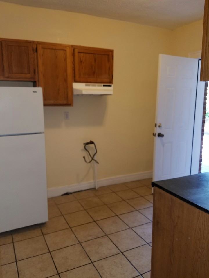 1609 Chapel St - Photo 2 of 8