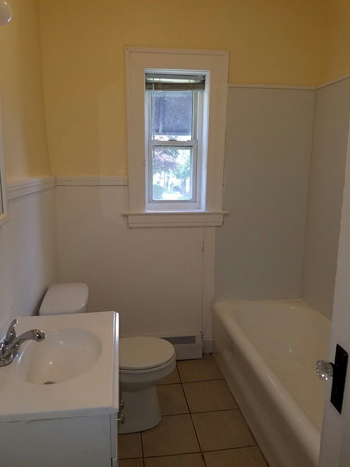 1609 Chapel St - Photo 4 of 8