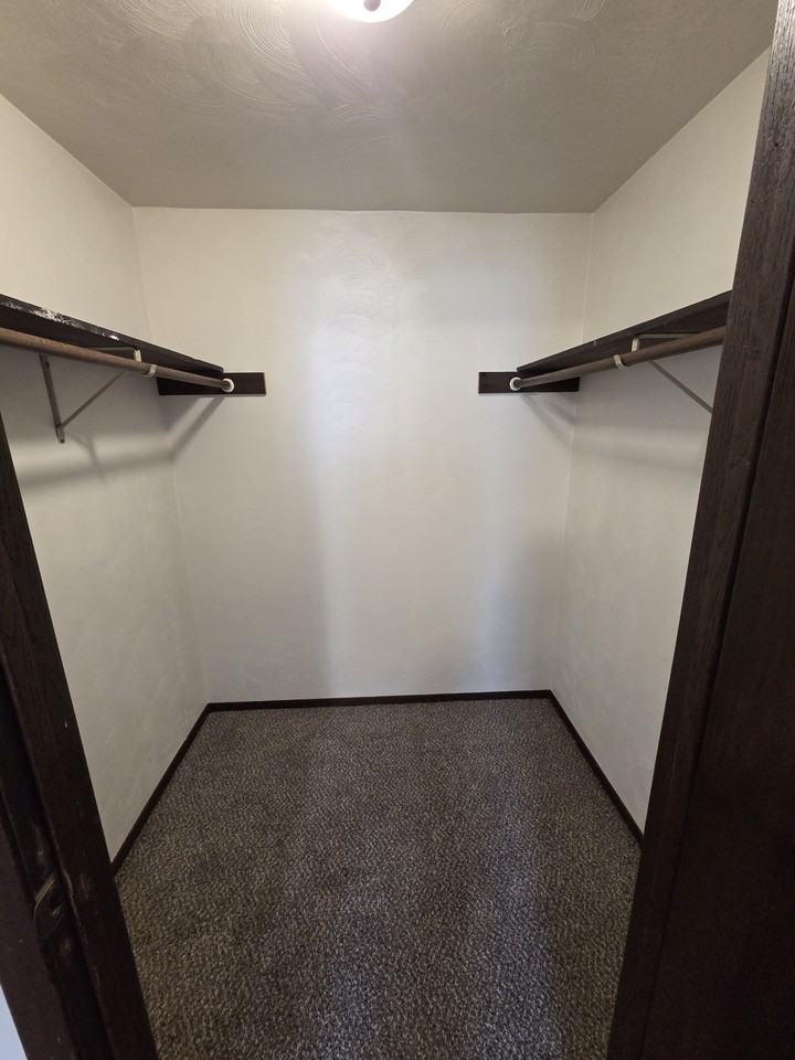 1141 Packerland Drive - Photo 6 of 8