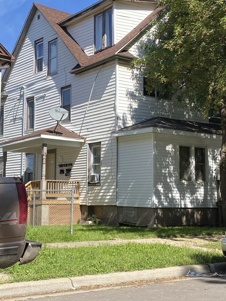 115 3RD ST S - Photo 5 of 14