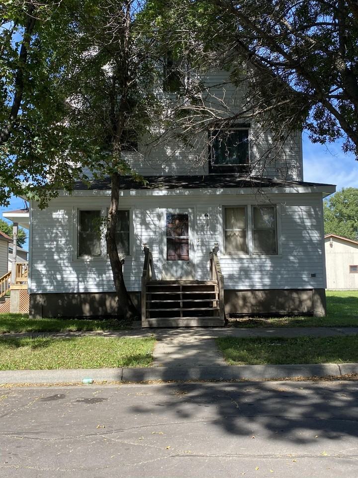 115 3RD ST S - Photo 6 of 14