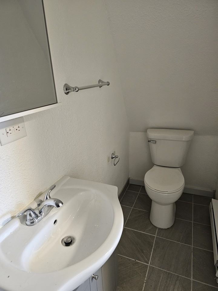 210 1/2 Adams Ave #210-1-2 - Photo 2 of 8