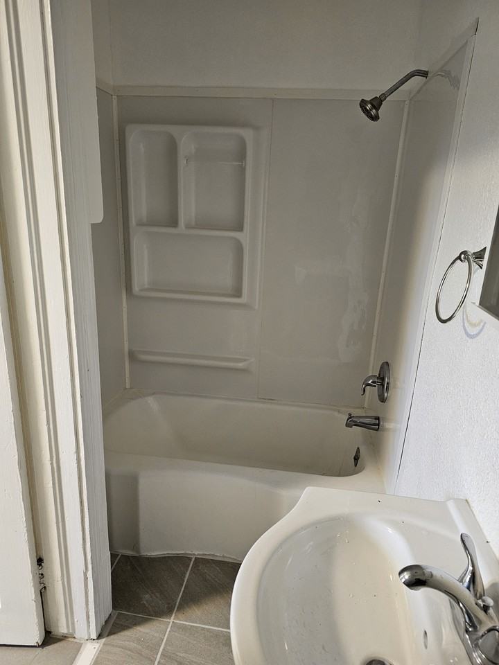 210 1/2 Adams Ave #210-1-2 - Photo 3 of 8