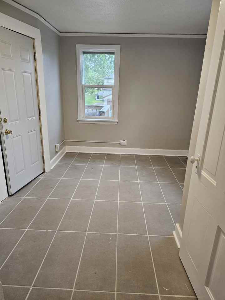 210 1/2 Adams Ave #210-1-2 - Photo 4 of 8