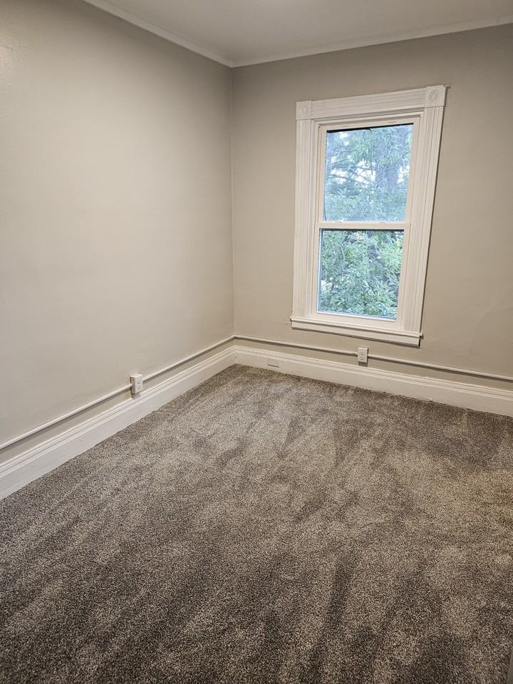 210 1/2 Adams Ave #210-1-2 - Photo 6 of 8