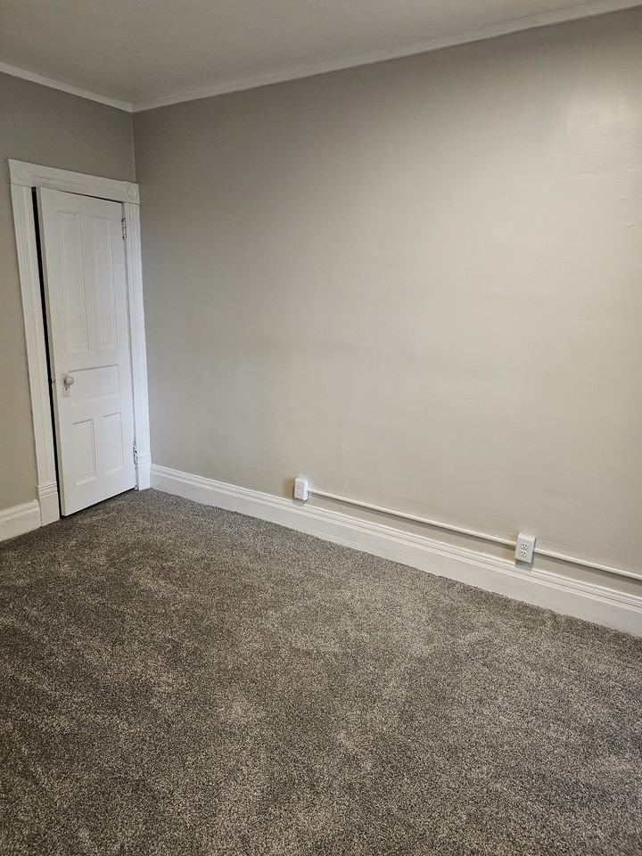 210 1/2 Adams Ave #210-1-2 - Photo 7 of 8