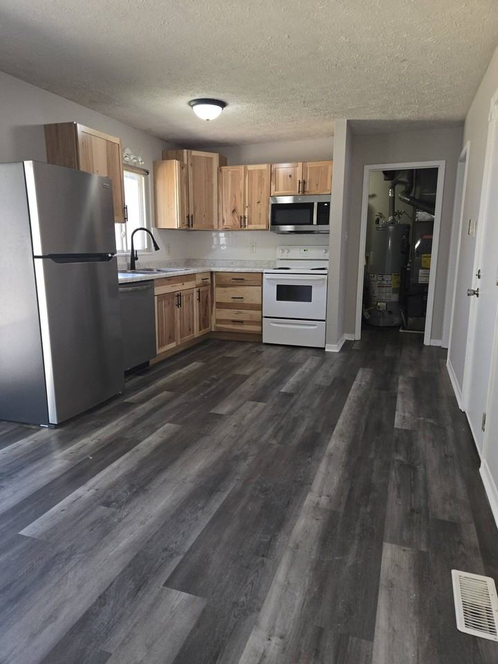 3111 Pawnee Dr #1 - Photo 3 of 18