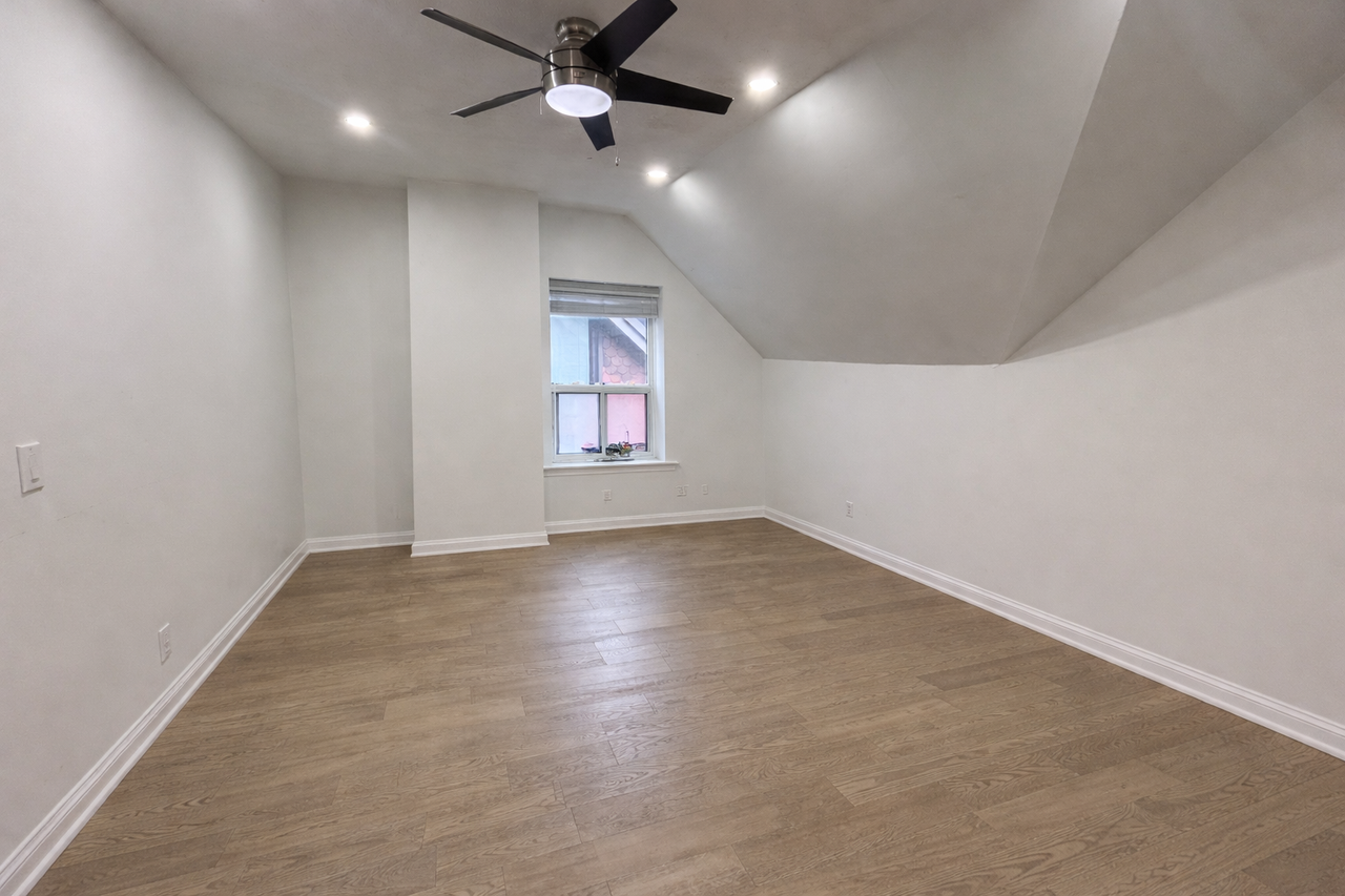 101/103 Spadina Rd #103-6 - Photo 3 of 13