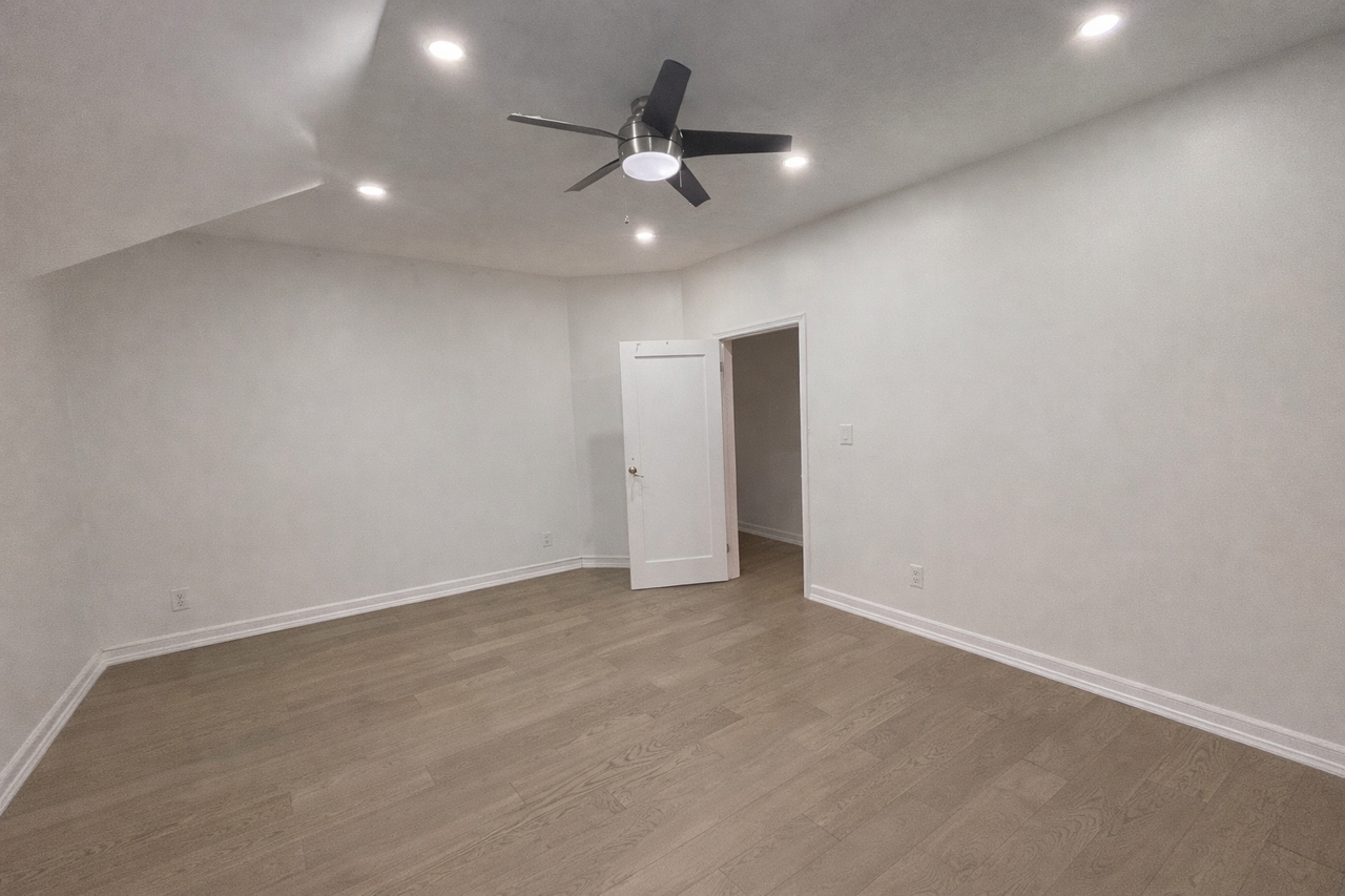 101/103 Spadina Rd #103-6 - Photo 4 of 13