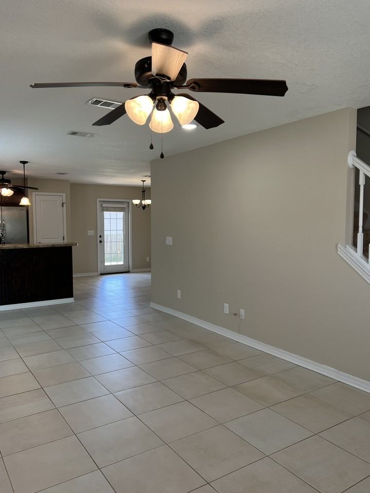 489 Eisenhower Dr #285 - Photo 7 of 42