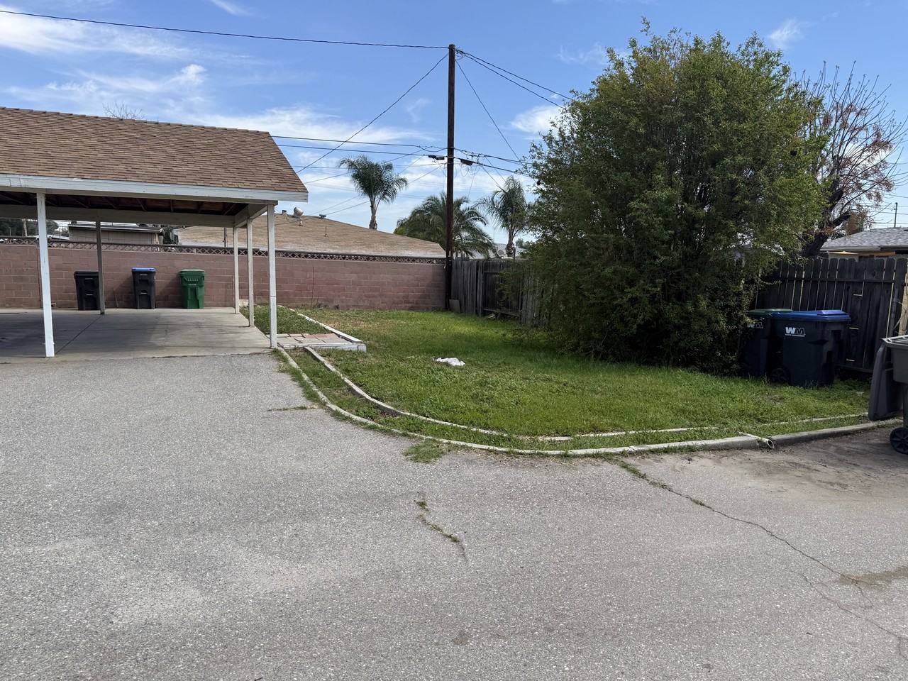 24460 Myers Ave - Photo 5 of 27